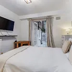 The Kensington Escape - 2 Bedroom Apartment